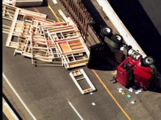 Illustration for article titled This Truck Just Spilled A House All Over The Highway